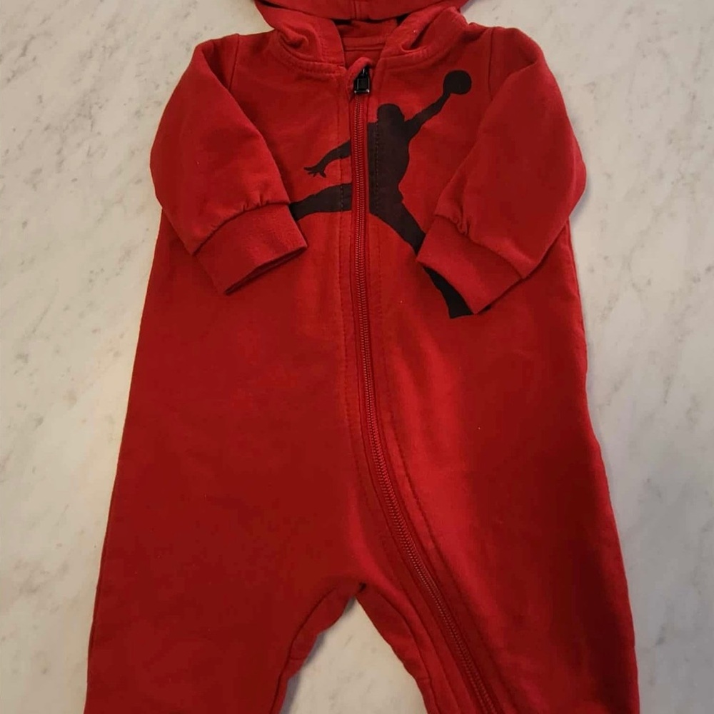 2/20$🩵Red Hooded Kids One Piece Jordan